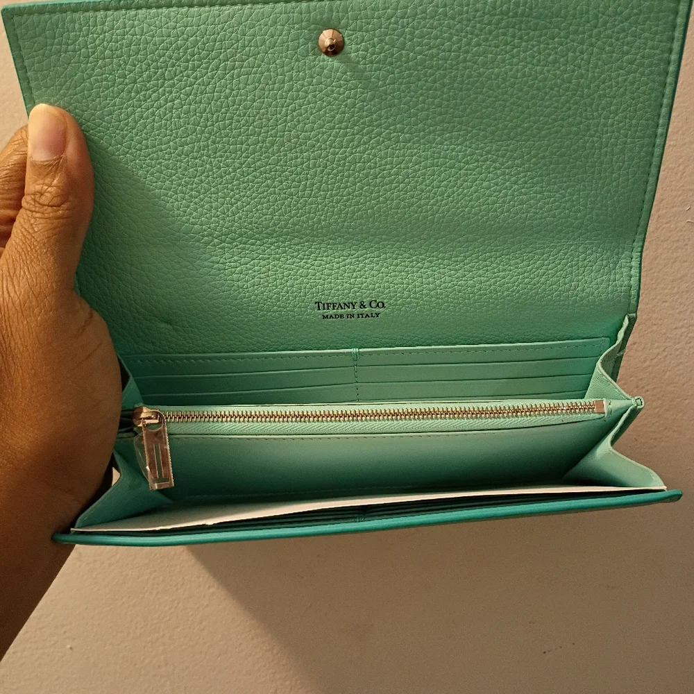 Tiffany & Co. NWOT, Women's, Continental Wallet, Snap Closure, Color Turquoise - Picture 7 of 16